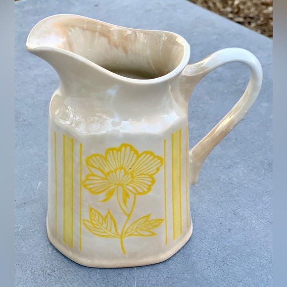 Vintage Discontinued Royal Staffordshire J & G Meakin Yellow Lotus Creamer Jug - Picture 8 of 16